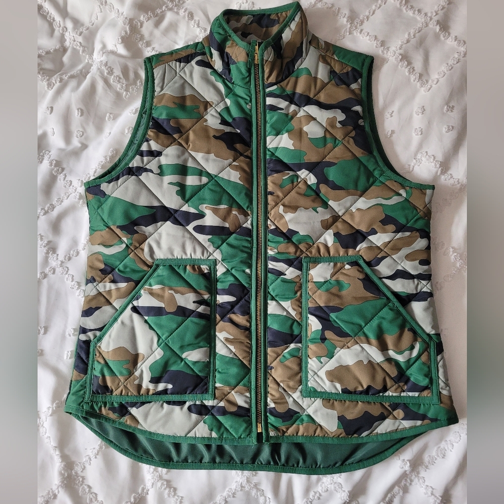J. Crew Quilted Puffy Camo Vest size medium